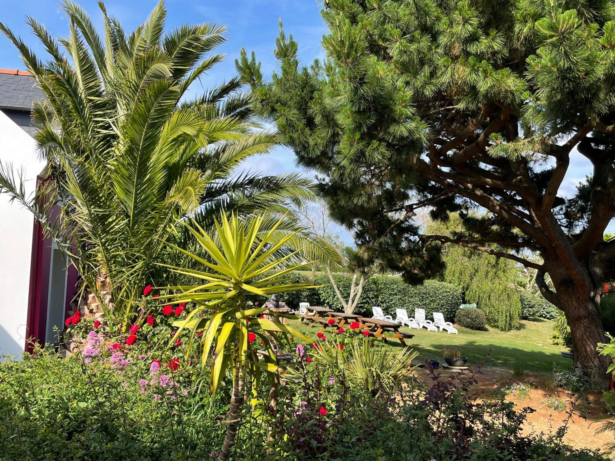 Hotel Aux Tamaris Sauzon Екстер'єр фото